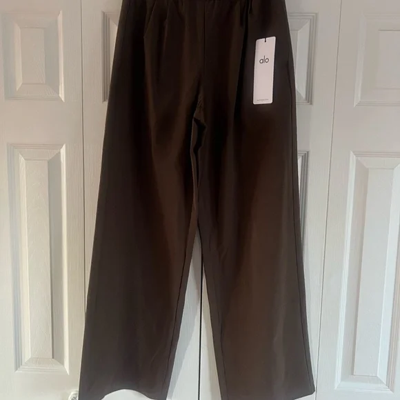 ALO Yoga Wide-Leg Pants in Dark Brown - Picture 6 of 7